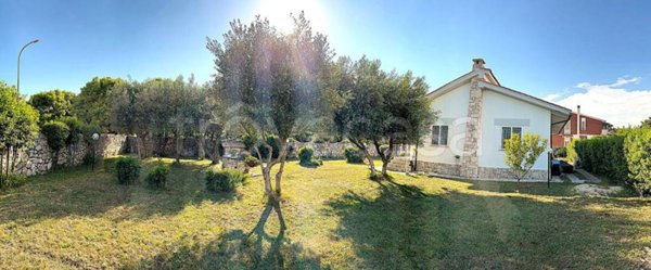 casa indipendente in vendita ad Ardea in zona Colle Romito