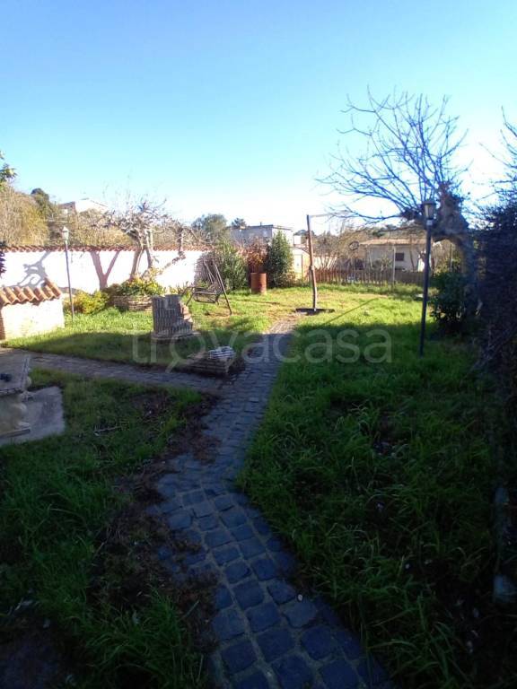 appartamento in vendita ad Ardea in zona Castagnola