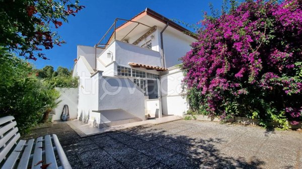 appartamento in vendita ad Ardea in zona Marina di Ardea