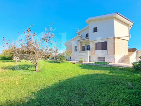 casa indipendente in vendita ad Ardea in zona Nuova California