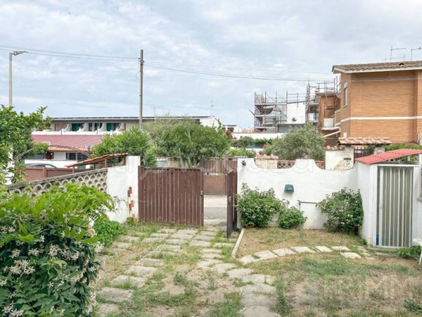 casa indipendente in vendita ad Ardea in zona Marina di Ardea