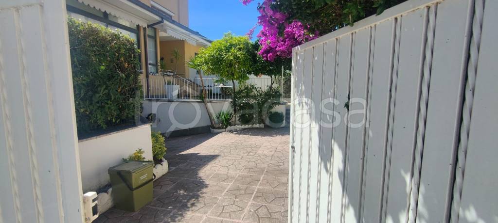 casa indipendente in vendita ad Ardea in zona Marina di Ardea