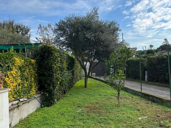 appartamento in vendita ad Ardea in zona Marina di Ardea