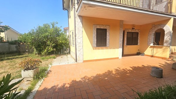 appartamento in vendita ad Ardea in zona Colle Romito