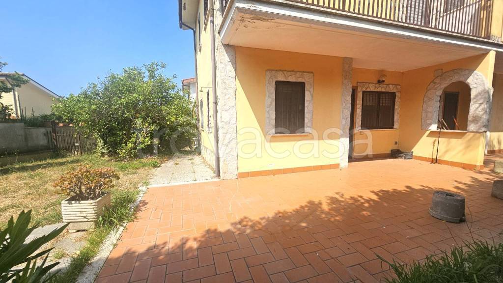 appartamento in vendita ad Ardea in zona Colle Romito
