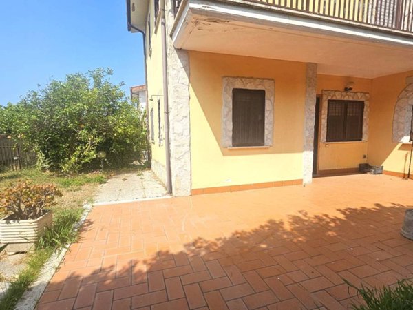 appartamento in vendita ad Ardea in zona Colle Romito