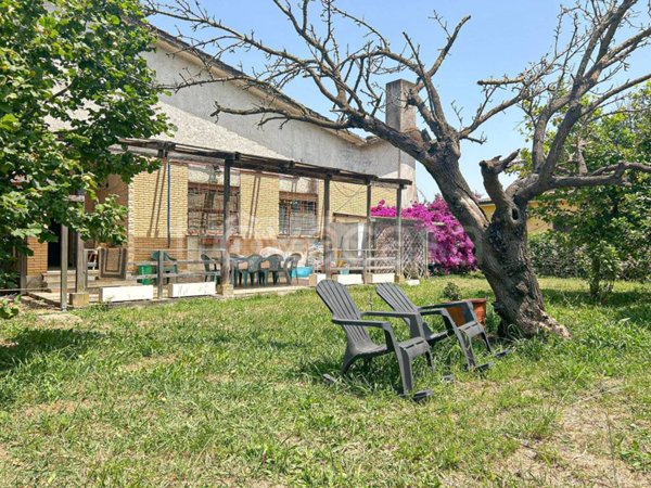 casa indipendente in vendita ad Ardea in zona Nuova Florida