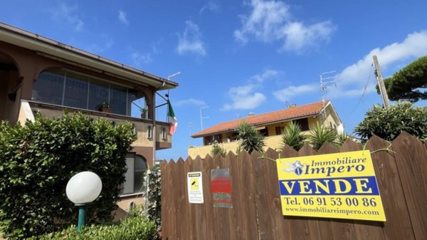 appartamento in vendita ad Ardea in zona Marina di Ardea