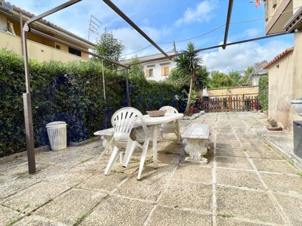 appartamento in vendita ad Ardea in zona Marina di Ardea