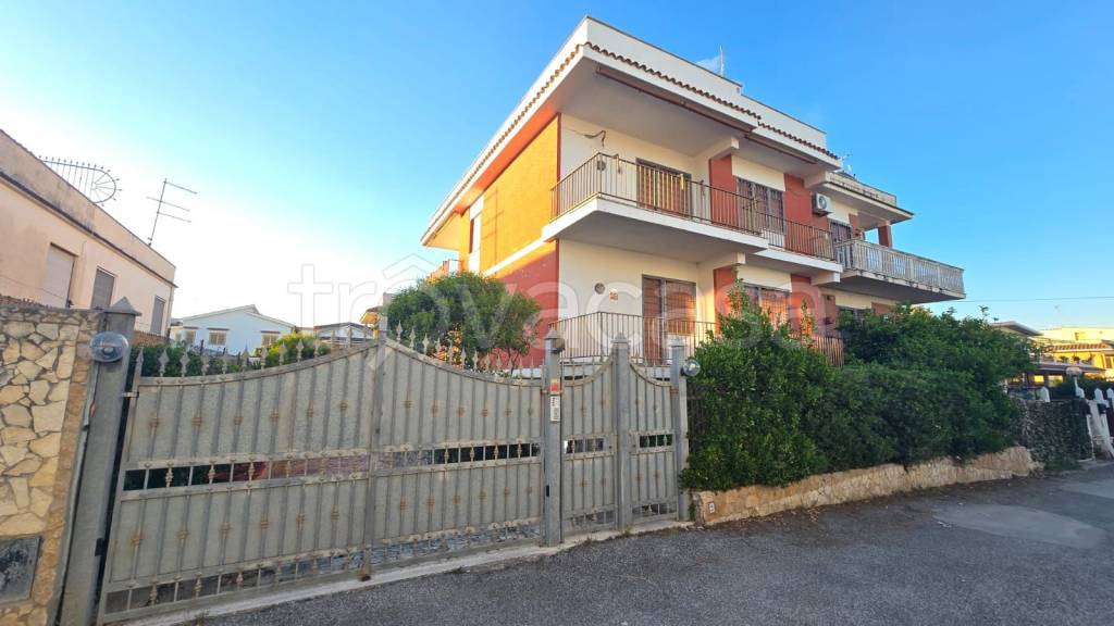 appartamento in vendita ad Ardea in zona Marina di Ardea