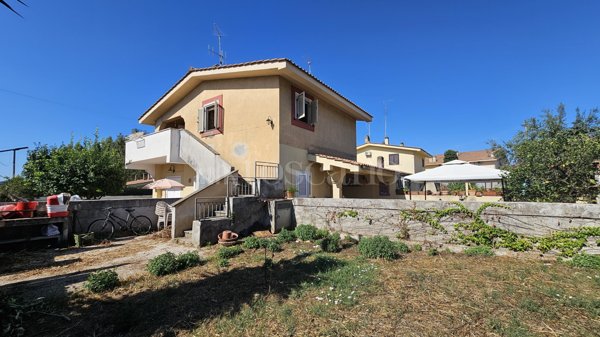 appartamento in vendita ad Ardea in zona Marina di Ardea