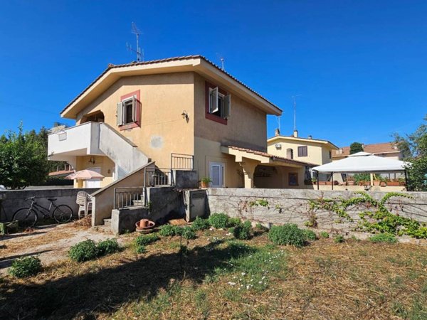 appartamento in vendita ad Ardea in zona Marina di Ardea