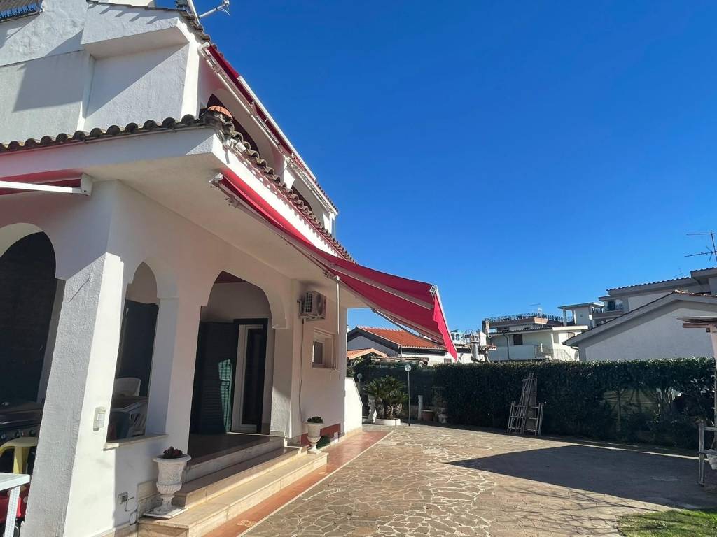 casa indipendente in vendita ad Ardea in zona Nuova Florida