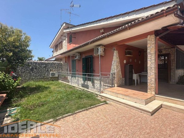 casa indipendente in vendita ad Ardea in zona Colle Romito