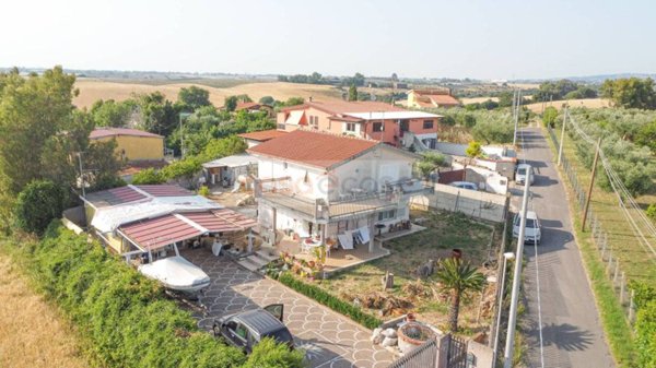 casa indipendente in vendita ad Ardea in zona Montagnano
