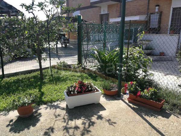 appartamento in vendita ad Ardea in zona Marina di Ardea