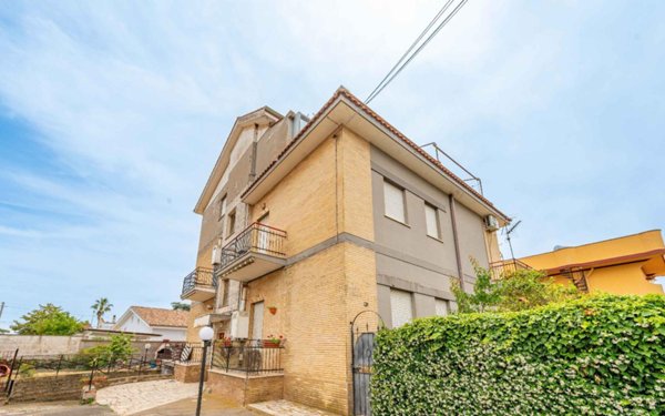 appartamento in vendita ad Ardea in zona Colle Romito