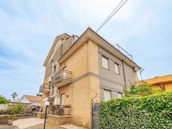 appartamento in vendita ad Ardea in zona Colle Romito