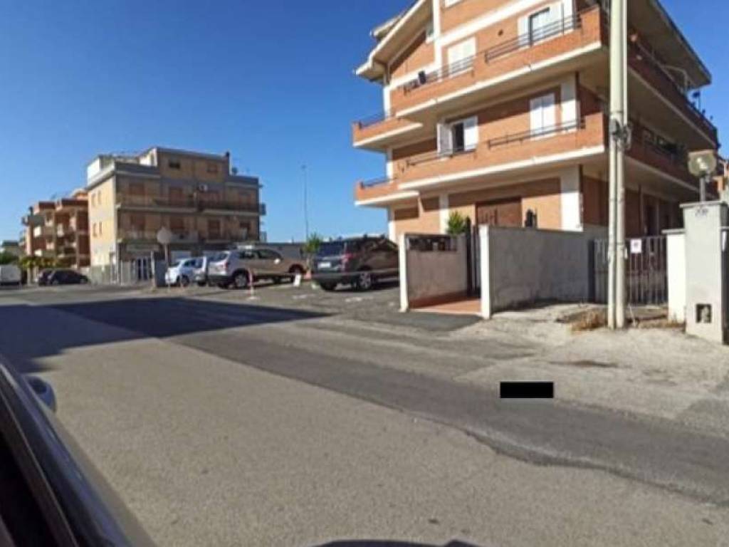 appartamento in vendita ad Ardea in zona Marina di Ardea