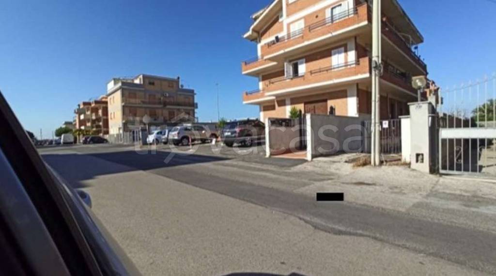 appartamento in vendita ad Ardea in zona Marina di Ardea