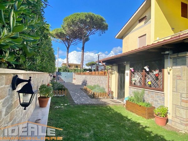 appartamento in vendita ad Ardea in zona Lido dei Pini