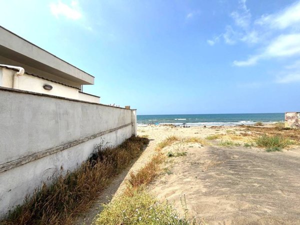 appartamento in vendita ad Ardea in zona Marina di Ardea