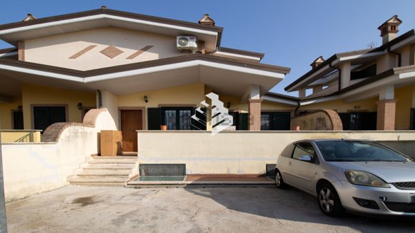casa indipendente in vendita ad Ardea in zona Nuova California