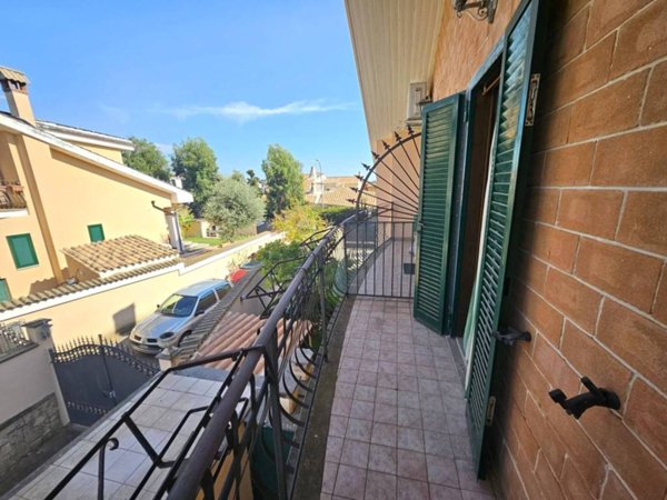 casa indipendente in vendita ad Ardea in zona Colle Romito
