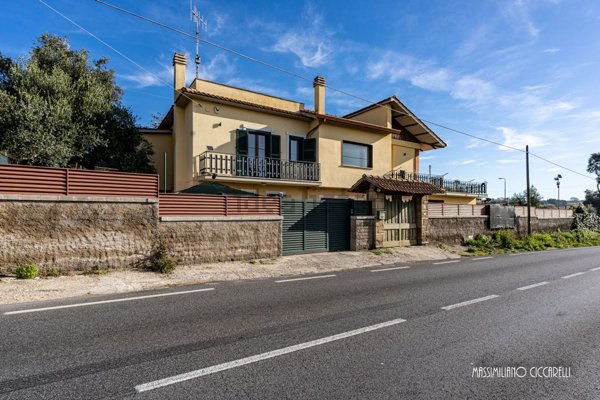 casa indipendente in vendita ad Ardea in zona Montagnano