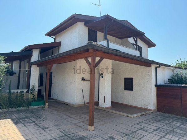 casa indipendente in vendita ad Ardea in zona Colle Romito