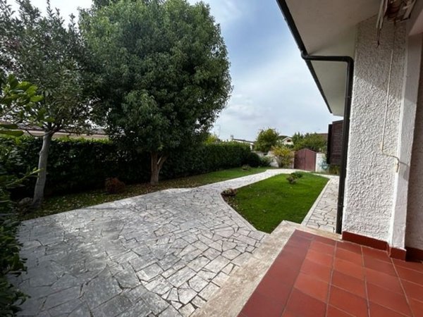 casa indipendente in vendita ad Ardea in zona Colle Romito
