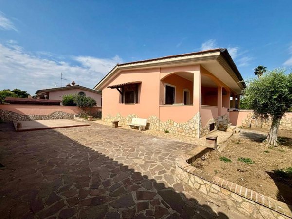 casa indipendente in vendita ad Ardea in zona Nuova Florida