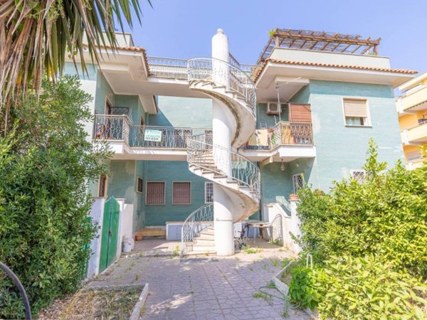 appartamento in vendita ad Ardea in zona Marina di Ardea