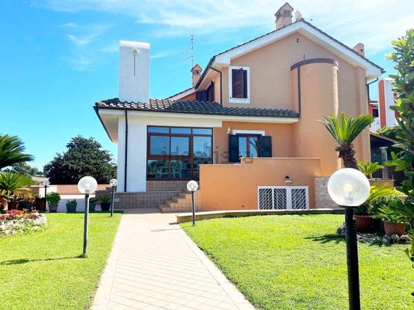 casa indipendente in vendita ad Ardea