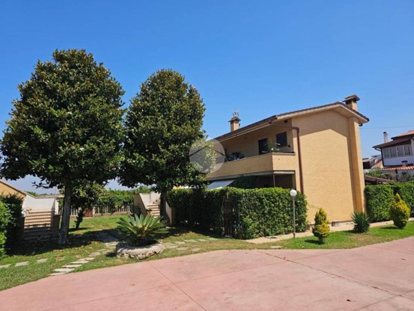 appartamento in vendita ad Ardea in zona Colle Romito