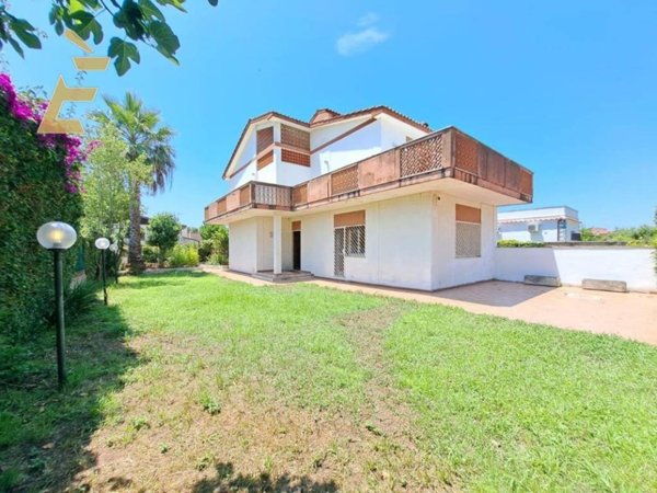 casa indipendente in vendita ad Ardea in zona Colle Romito