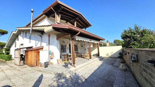 casa indipendente in vendita ad Ardea in zona Marina di Ardea
