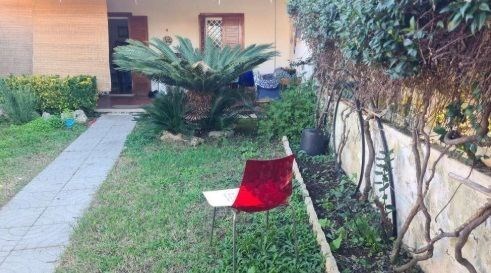 casa indipendente in vendita ad Ardea in zona Colle Romito