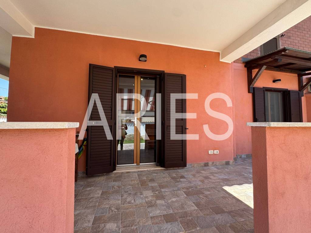 casa indipendente in vendita ad Ardea in zona Lido dei Pini