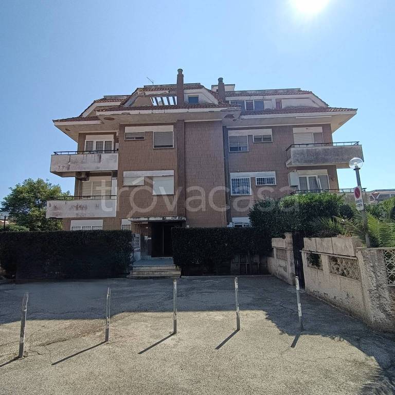 appartamento in vendita ad Ardea in zona Marina di Ardea