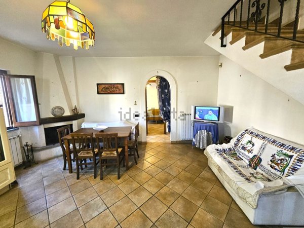 casa indipendente in vendita ad Ardea in zona Colle Romito