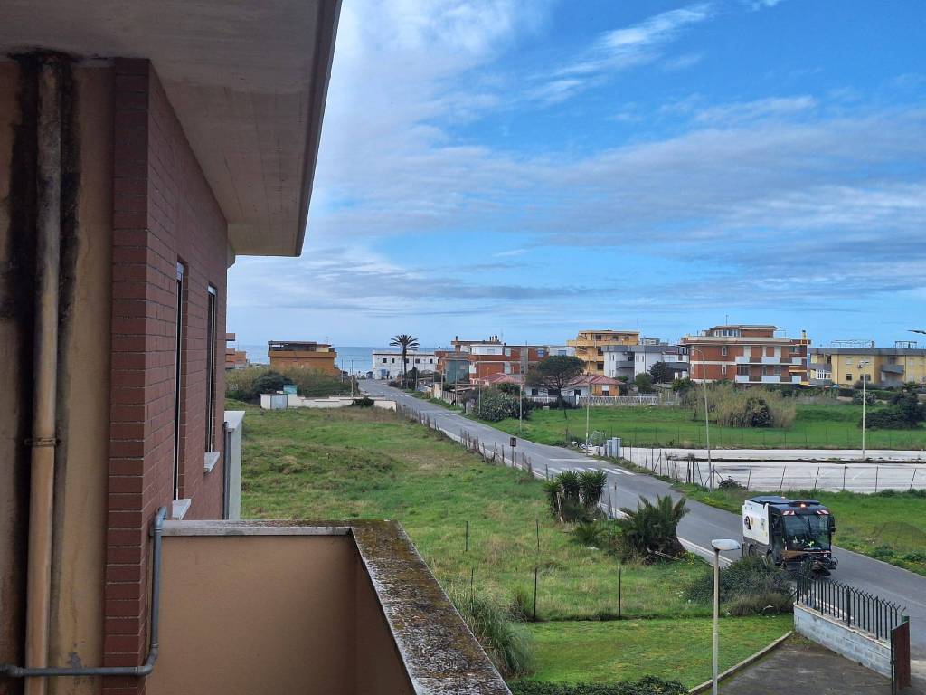 appartamento in vendita ad Ardea in zona Marina di Ardea