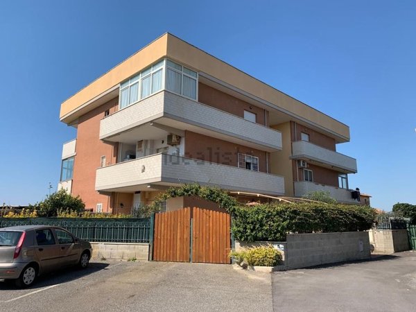 appartamento in vendita ad Ardea in zona Marina di Ardea