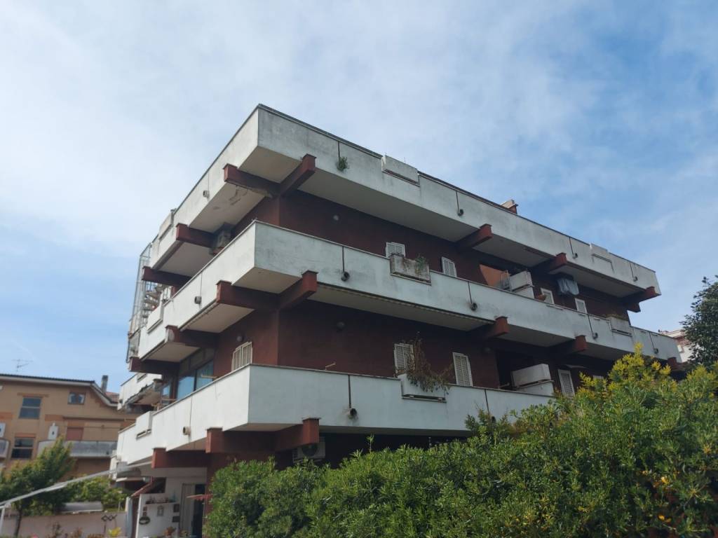 appartamento in vendita ad Ardea in zona Marina di Ardea