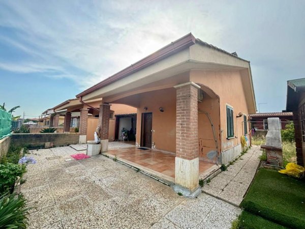 casa indipendente in vendita ad Ardea in zona Banditella