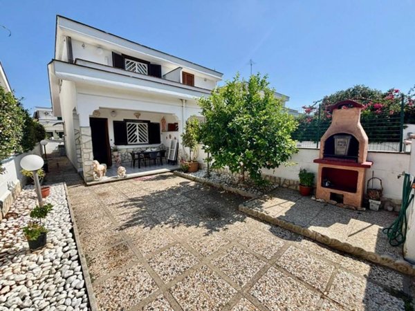 casa indipendente in vendita ad Ardea in zona Nuova California