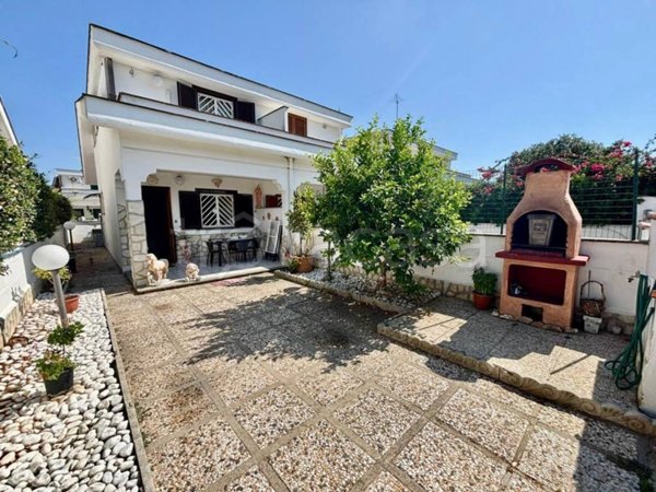 casa indipendente in vendita ad Ardea in zona Nuova California