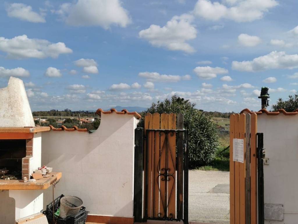 appartamento in vendita ad Ardea in zona Marina di Ardea