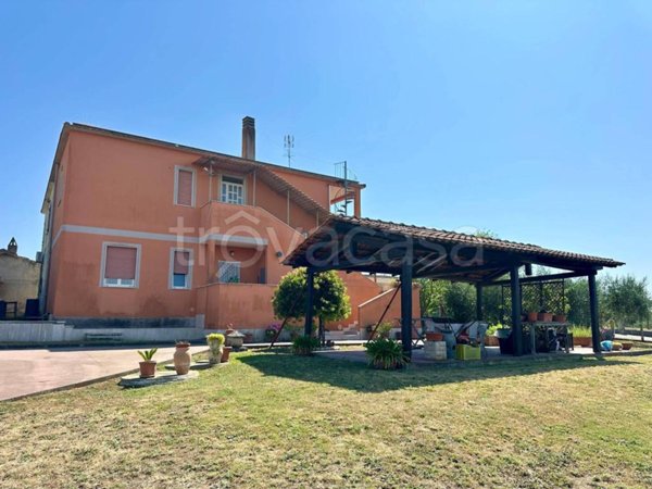 casa indipendente in vendita ad Ardea in zona Montagnano