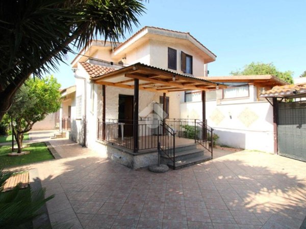 casa indipendente in vendita ad Ardea in zona Colle Romito